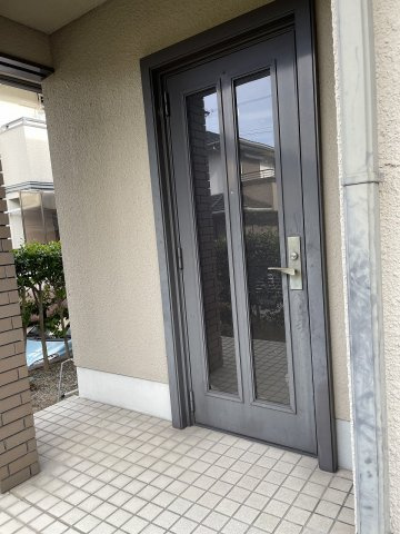 中古住宅　日野南8丁目の玄関