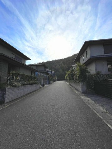 中古住宅　日野南8丁目の前面道路含む現地写真