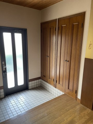 中古住宅　日野南8丁目の玄関|収納