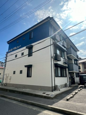 ウエストアヴェニューの外観