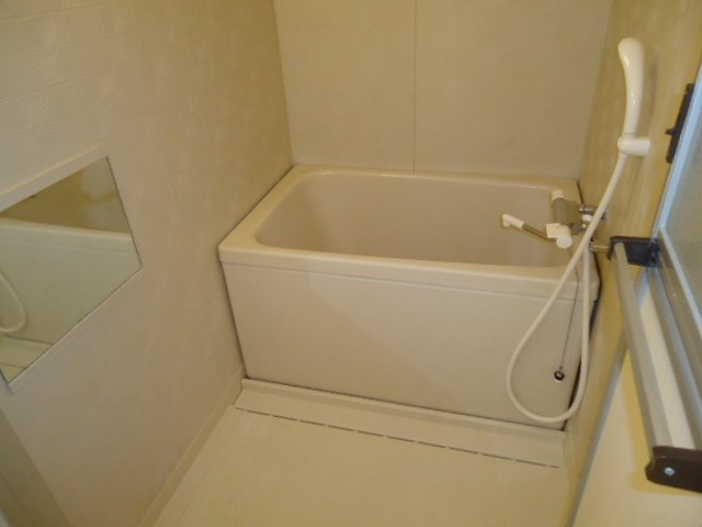 メゾン城土A棟（北）・B棟（南）の浴室|バス（イメージ）