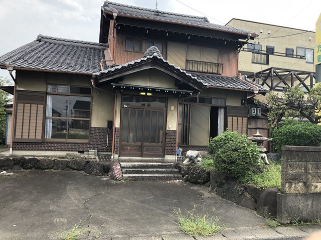 中古住宅　江吉良町の駐車場