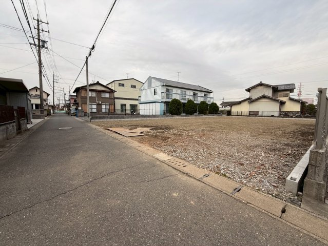 2区画分譲地　西之川町1丁目の前面道路含む現地写真