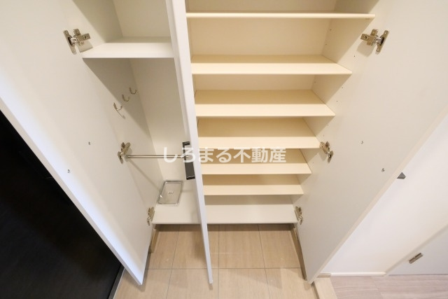 レジュールアッシュ谷町四丁目グランクラスの収納