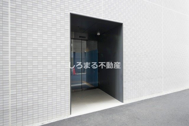 レジュールアッシュ谷町四丁目グランクラスのエントランス