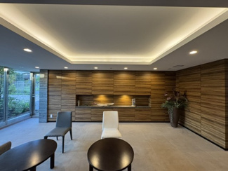 【エントランス】 | オシャレなデザインのエントランスホールです！