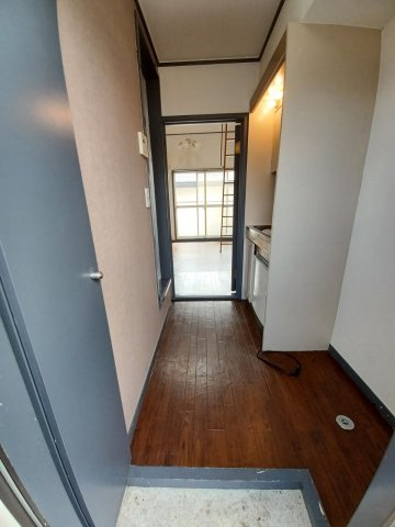 シティパレス鴻巣５の玄関|収納もある玄関です