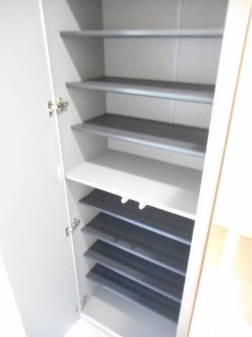 アルステーマの収納|こまごまとしたものを収納できそうですね