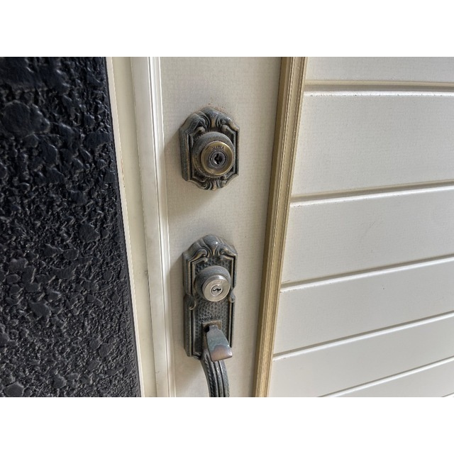 清水ハイツの玄関|明るい玄関です