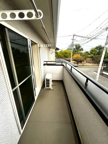 熊本市南区良町一丁目 戸建てのバルコニー|暖かな日差しのふりそそぐバルコニー