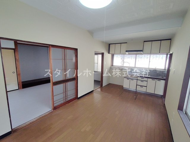 弥生町戸建ての居間・リビング