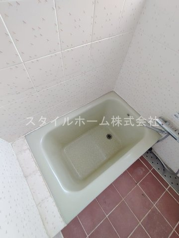 弥生町戸建ての浴室