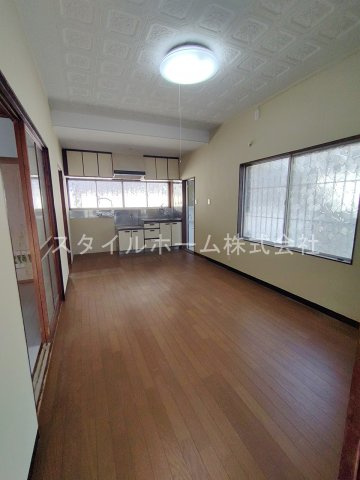 弥生町戸建ての居間・リビング