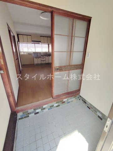 弥生町戸建ての玄関