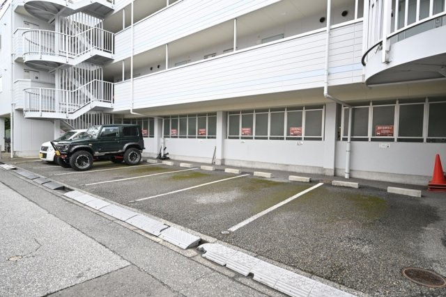 ウインベルデュエット川口の駐車場|駐車場があるので、車を買う予定の方も安心です