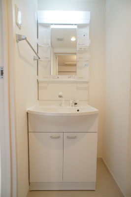 リブリ・明和の洗面所|明るい洗面所です