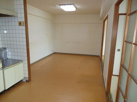 RE（アールイー）ステートビル【キャッシュバック対象物件】の居間・リビング|使いやすい居間です