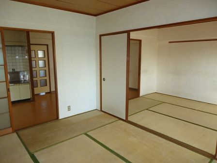 RE（アールイー）ステートビル【キャッシュバック対象物件】の和室|明るい和室です
