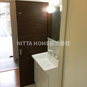 メルヴェイユＢの洗面所|お出かけ前の身支度に便利な独立洗髪洗面台がついています◇