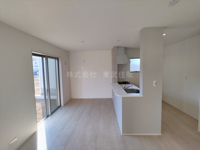 【ダイニング】 | 川島町上伊草　全3棟　3号棟 | 食卓を囲むダイニング