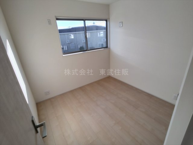 【子供部屋】 | 川島町上伊草　全3棟　3号棟 | 洋室4.75帖、お子さんのお部屋にいかがでしょうか