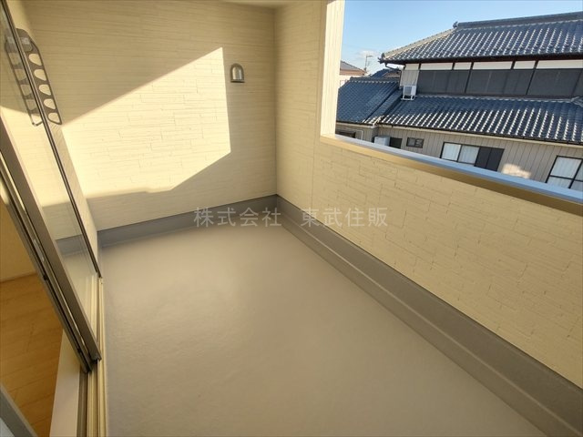 【バルコニー】 | 川島町上伊草　全3棟　3号棟 | 開放的で明るい空間を演出してくれるバルコニーです