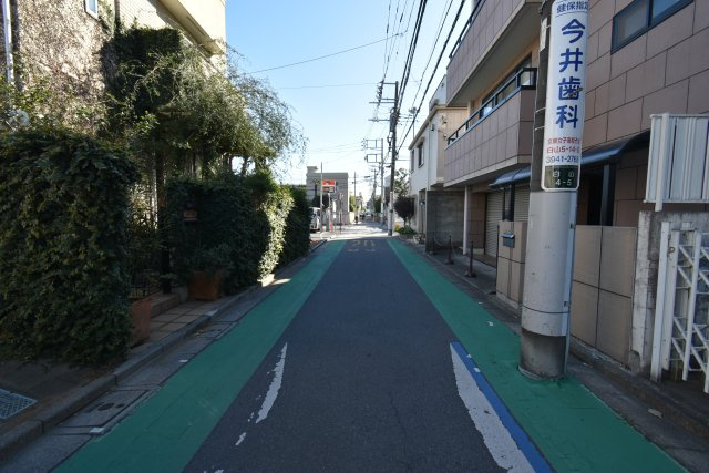 白山4丁目・売地の前面道路含む現地写真