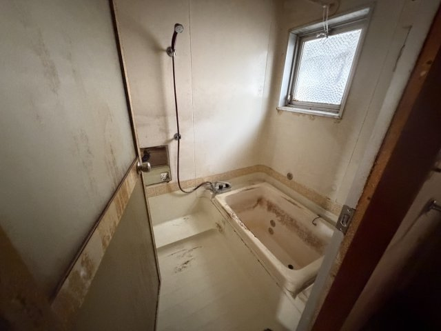 井上町戸建の浴室