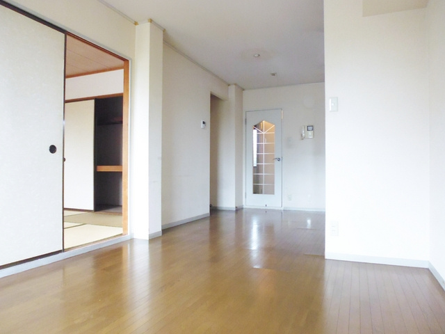 エーデルワイスの居間・リビング|１１帖あるリビングです！