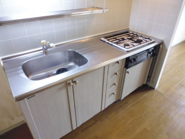 エーデルワイスのキッチン|３口ガスコンロのシステムキッチンです☆