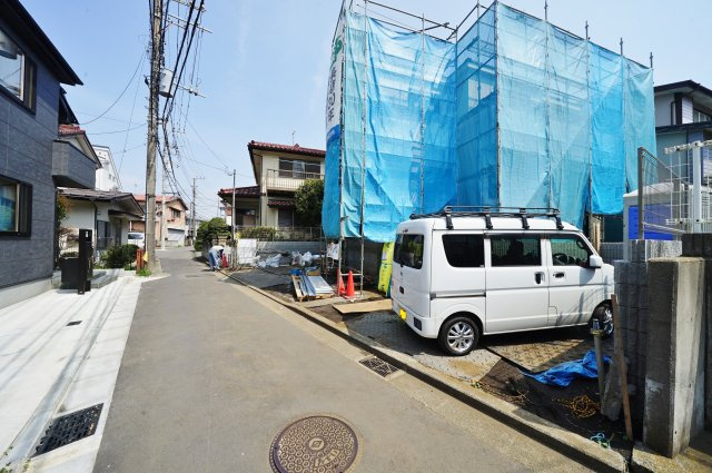 【横浜市旭区市沢町1107-13新築戸建て】★仲介手数料無料★（市沢小学校・左近山中学校）の前面道路含む現地写真