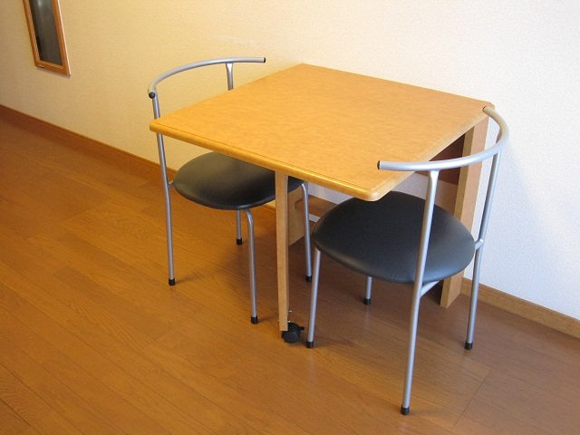 レオパレスプレミール上野のその他|机・椅子