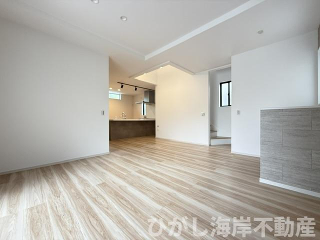 茅ヶ崎市東海岸南4丁目　新築戸建　全２棟のダイニング|19.8帖　折上天井付LDK
