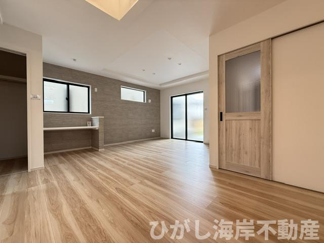 茅ヶ崎市東海岸南4丁目　新築戸建　全２棟の居間・リビング|19.8帖　折上天井付LDK