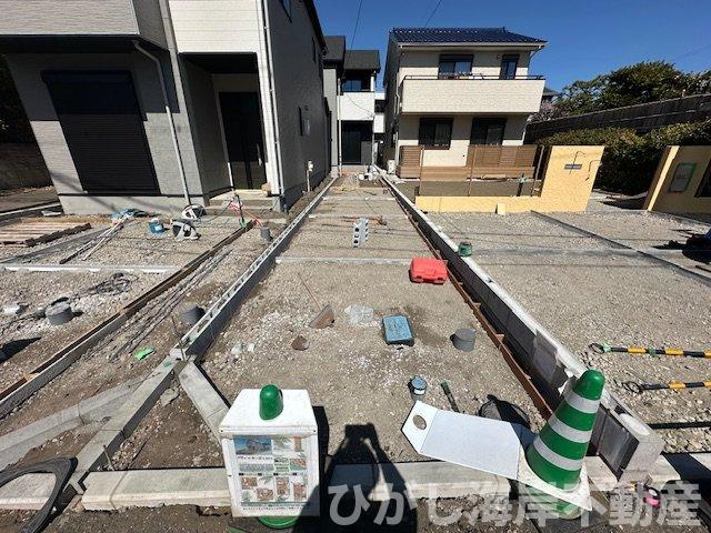 茅ヶ崎市東海岸南4丁目　新築戸建　全２棟の駐車場|3月14日撮影　建築中　現地外観