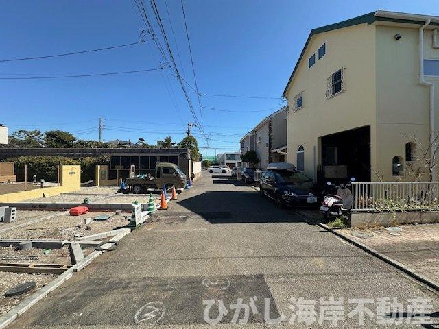 茅ヶ崎市東海岸南4丁目　新築戸建　全２棟の前面道路含む現地写真|3月14日撮影　建築中　現地外観