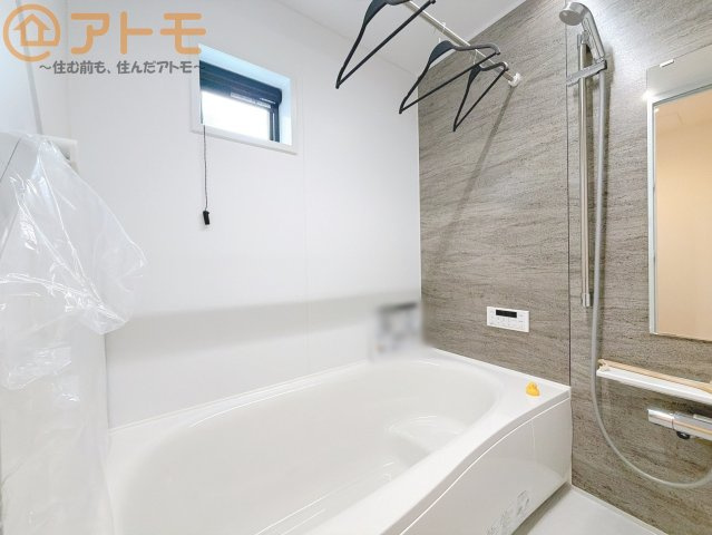 【浴室】 | 駿河区中吉田　新築戸建　全1棟 | 浴室乾燥などの機能も充実♪ユニットバスはお掃除もしやすく家事の手間も軽減！窓は湿気をこもらせません！