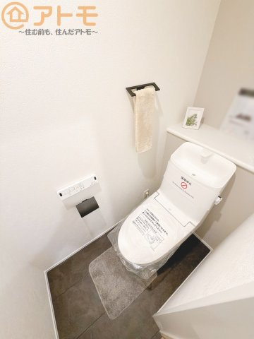 【トイレ】 | 駿河区中吉田　新築戸建　全1棟 | 常に便座を温かく保ってくれる温水洗浄便座です。冬場でも安心して座ることができますね♪