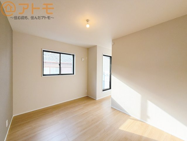 【寝室】 | 駿河区中吉田　新築戸建　全1棟 | 毎日すごす部屋の広さや陽当りも気になるポイントですね！現地で体感してみてください♪