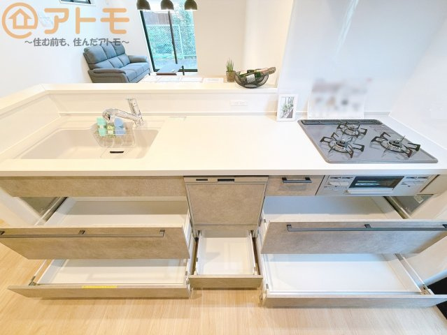 【キッチン】 | 駿河区中吉田　新築戸建　全1棟 | 大容量システムキッチン♪お料理スペースやシンク広々！毎日の家事をしっかりサポート♪