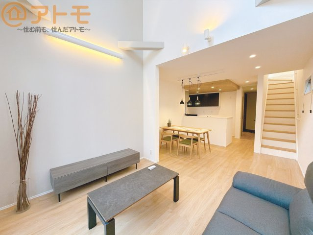 【居間・リビング】 | 駿河区中吉田　新築戸建　全1棟 | 家族団らんのイメージは、リビングを思い浮かべませんか？リビングこそ広々としたお部屋が良いですね♪