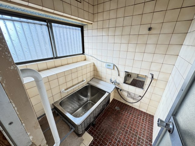 箱田町中古住宅139-4の浴室|■洗い場の広い浴室