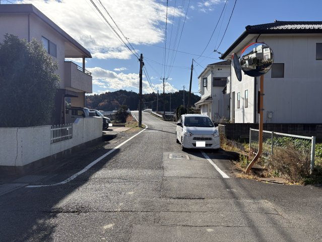 勿来町窪田町通二丁目 売土地の前面道路含む現地写真