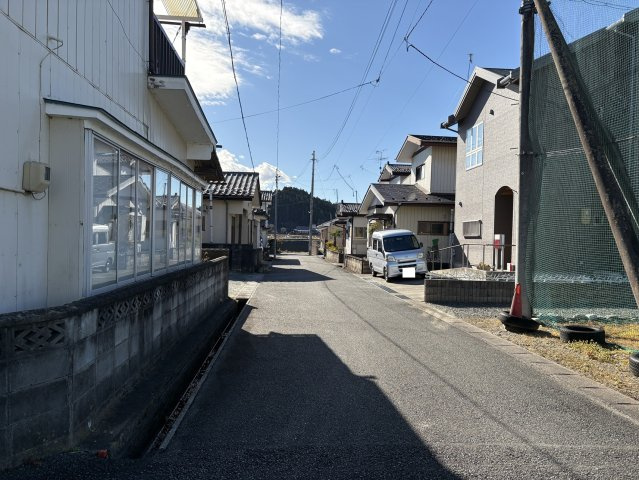 勿来町窪田町通二丁目 売土地の前面道路含む現地写真