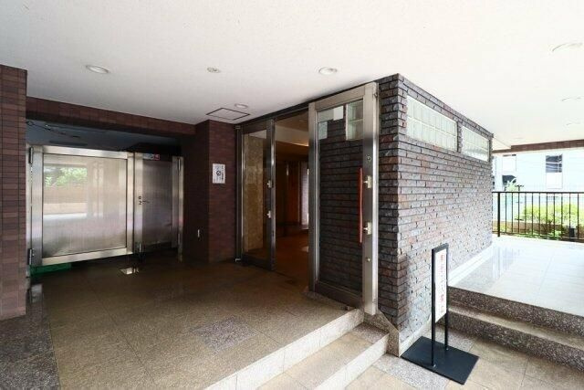 ステージファースト目白のエントランス