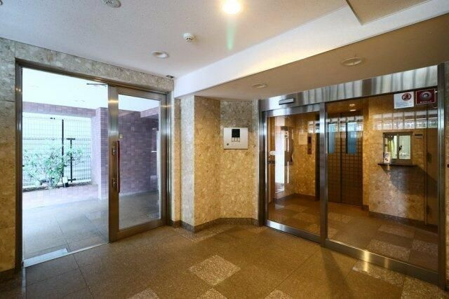 ステージファースト目白のエントランス