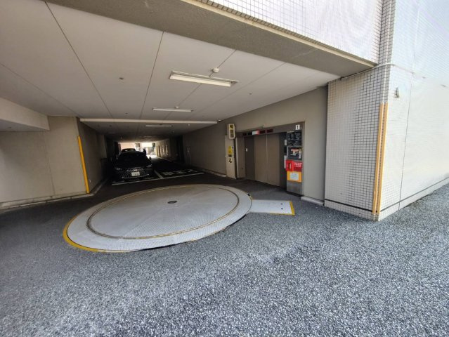 ヴィエント西宮（フレンテ西館）の駐車場