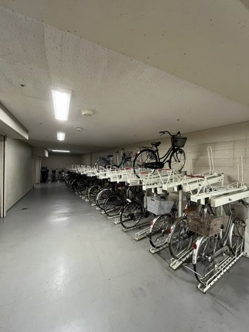 ヴィエント西宮（フレンテ西館）の駐輪場
