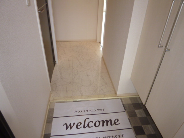 フラワーＡの玄関