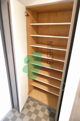 【玄関】 | ロイヤル天神東 | 下駄箱もしっかりついてます！